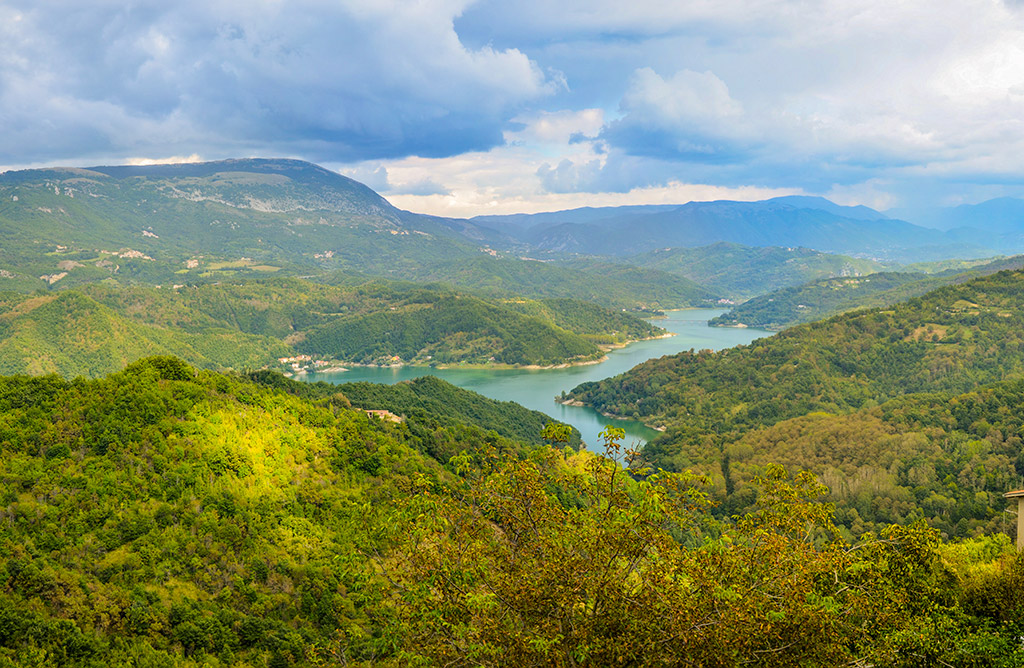 Panorama con scorcio del lago