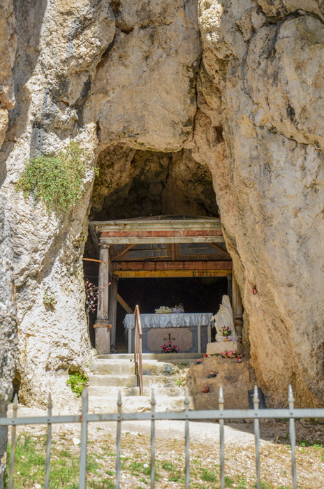 Ingresso alla grotta