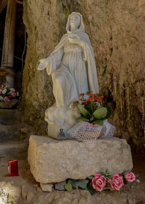 Statua di santa filippa mareri