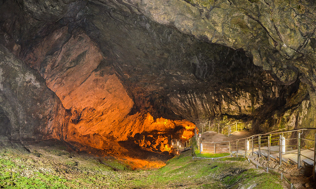 Ramo sinitro della grotta