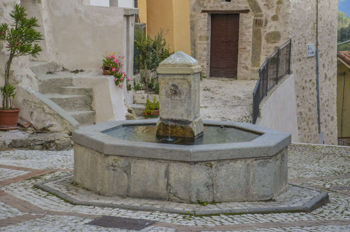 Fontana ottagonale
