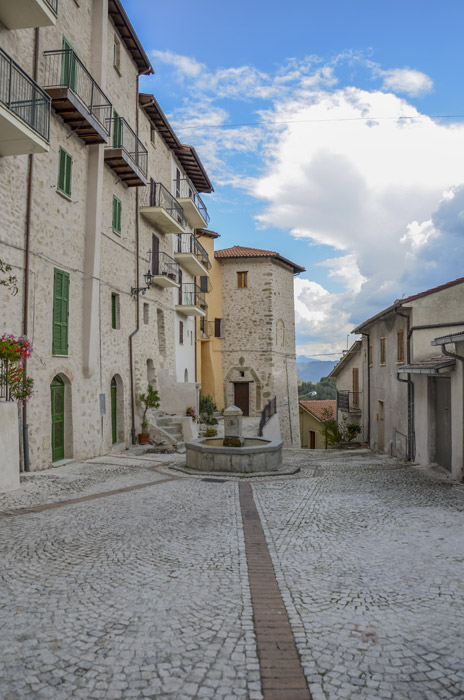 Vista della fontana ottagonale