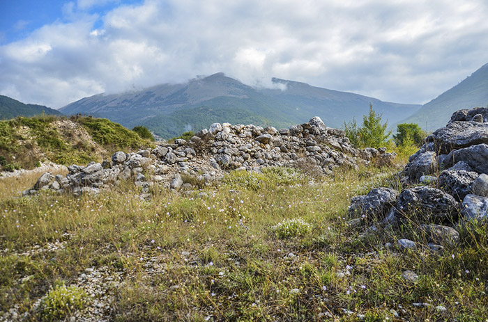 Resti del tumulo    